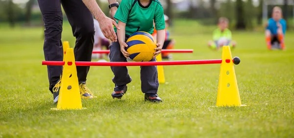 [田径]男子三级跳远 朱亚明刷新赛季最佳摘银